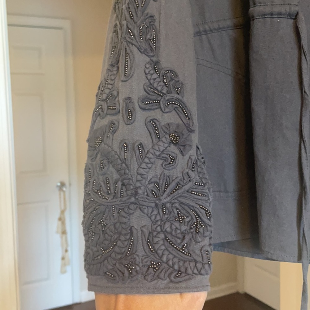 Detailed Jacket - Picture 3 of 4